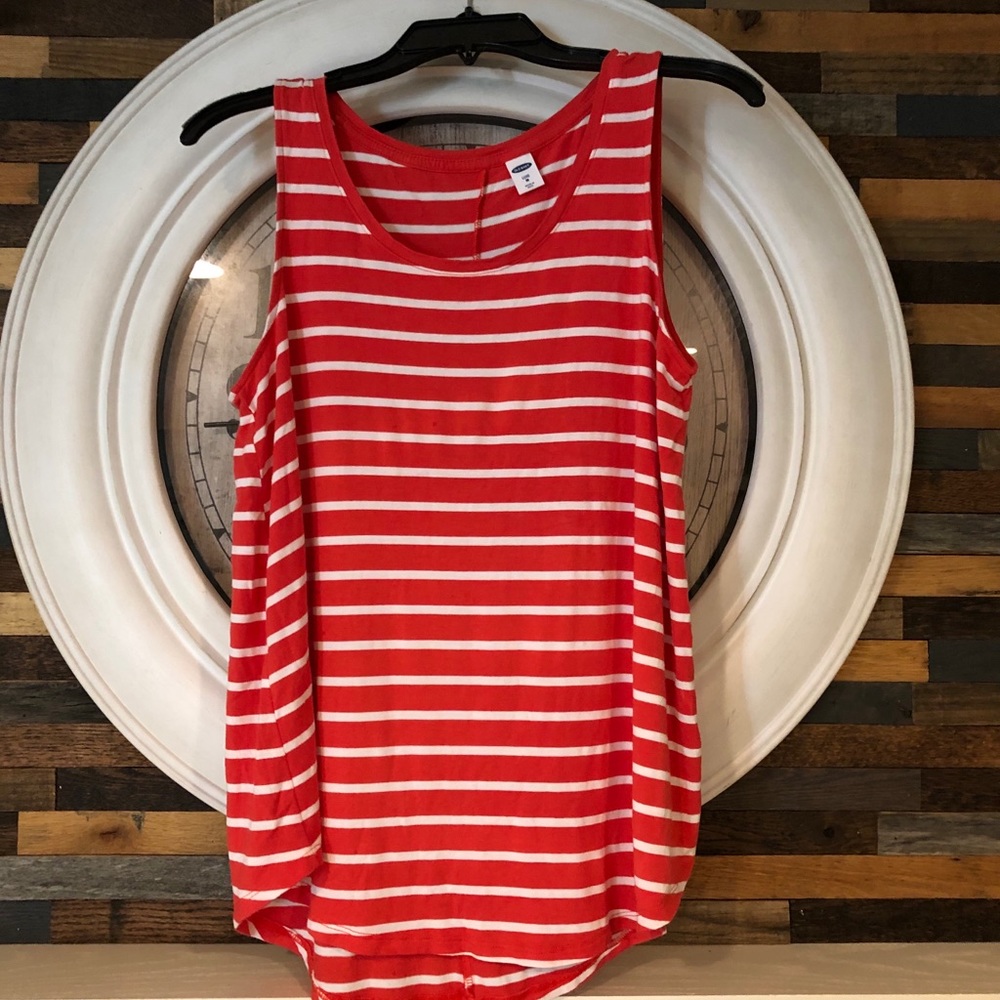 Striped sleeveless tank.